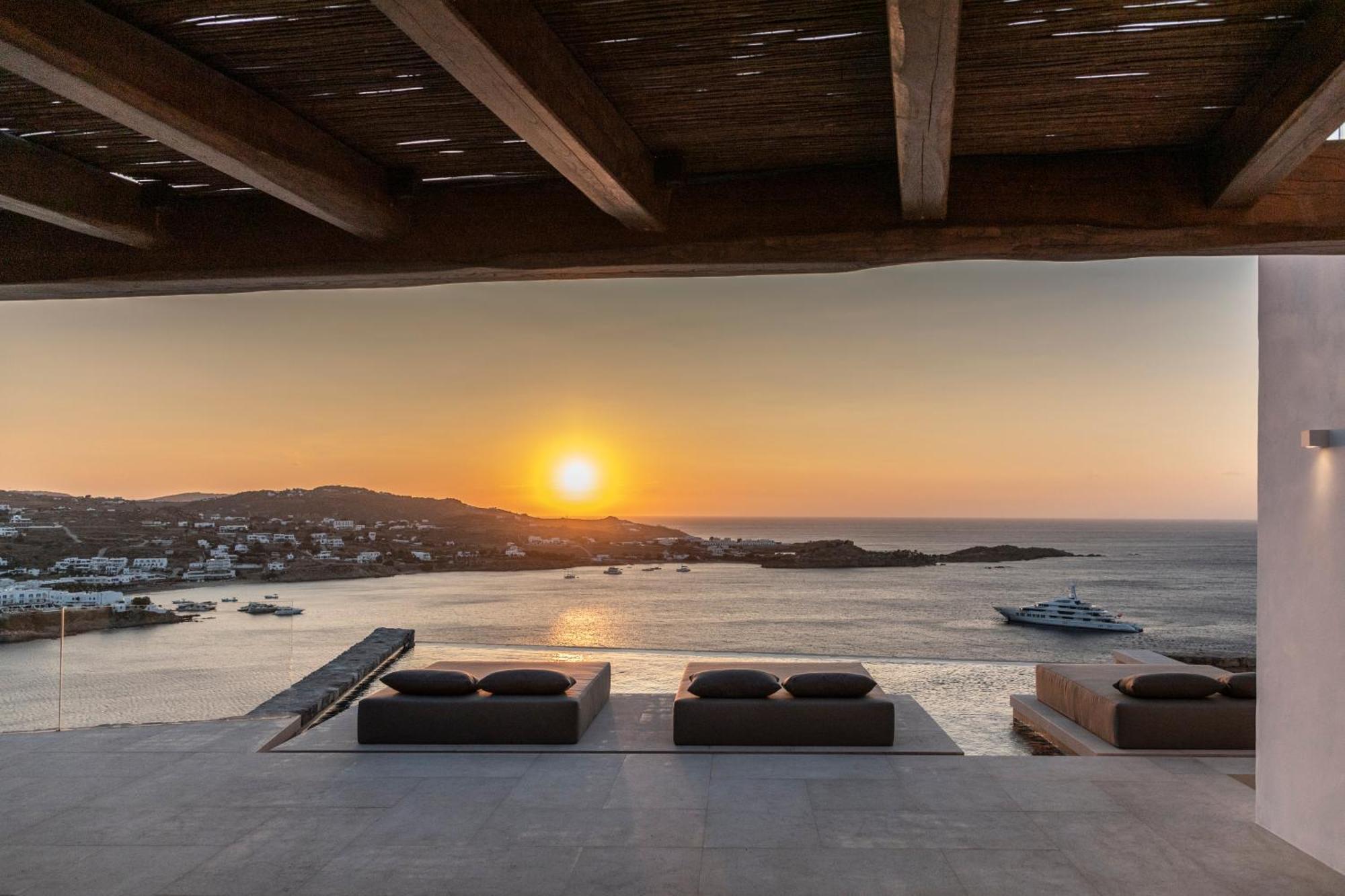 The Skyvilla Mykonos - A Landmark Property With Breathtaking Views Of The Psarou Bay Mykonos Town Zewnętrze zdjęcie