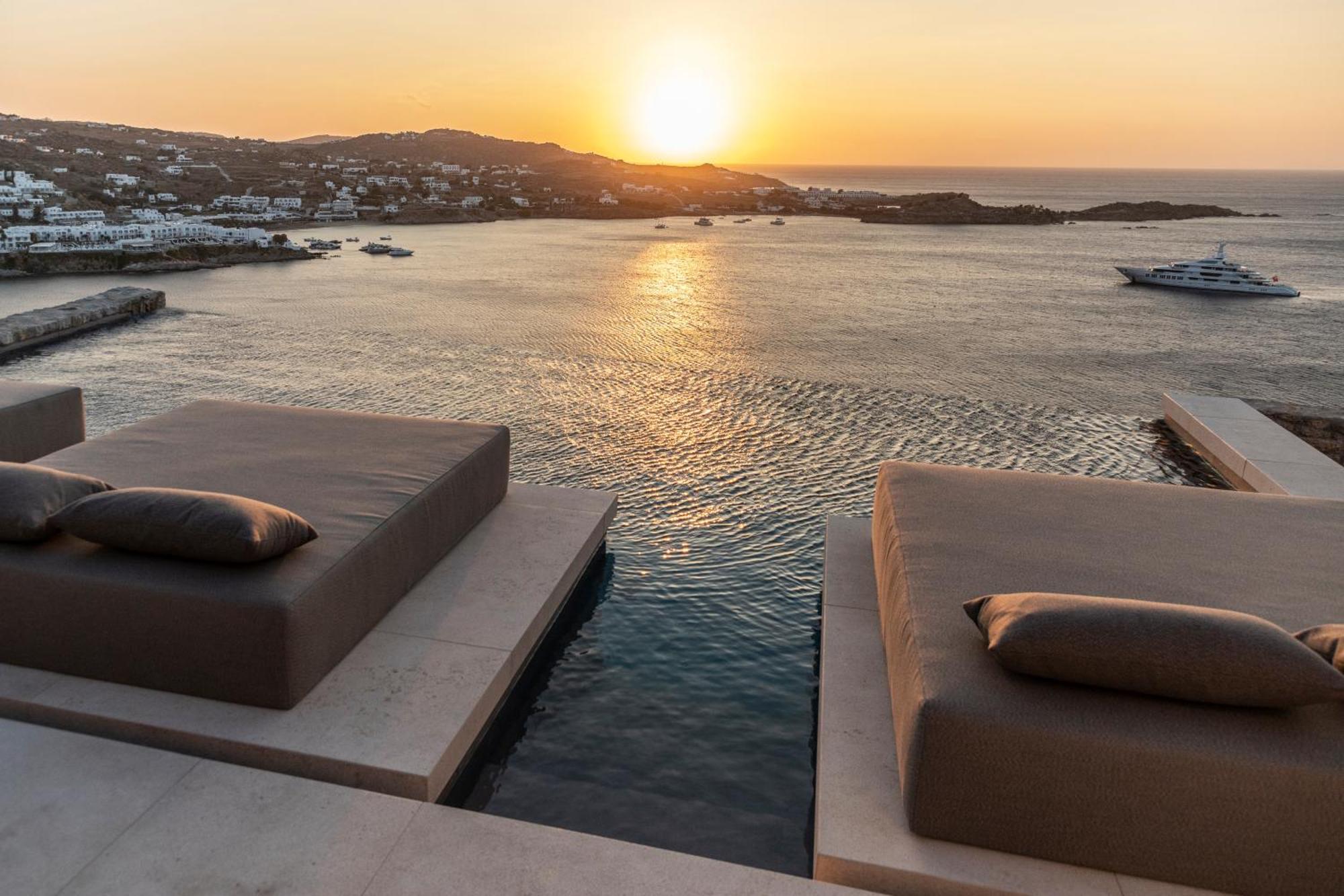 The Skyvilla Mykonos - A Landmark Property With Breathtaking Views Of The Psarou Bay Mykonos Town Zewnętrze zdjęcie